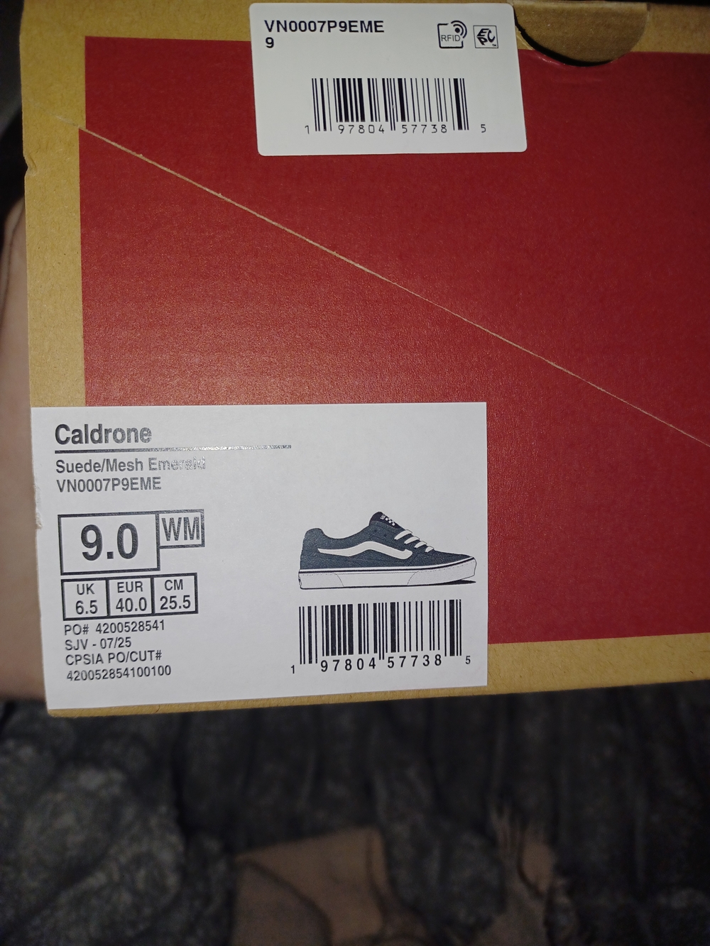 Vans Low-Top Sneakers in Forest Green & White - Picture 4 of 5